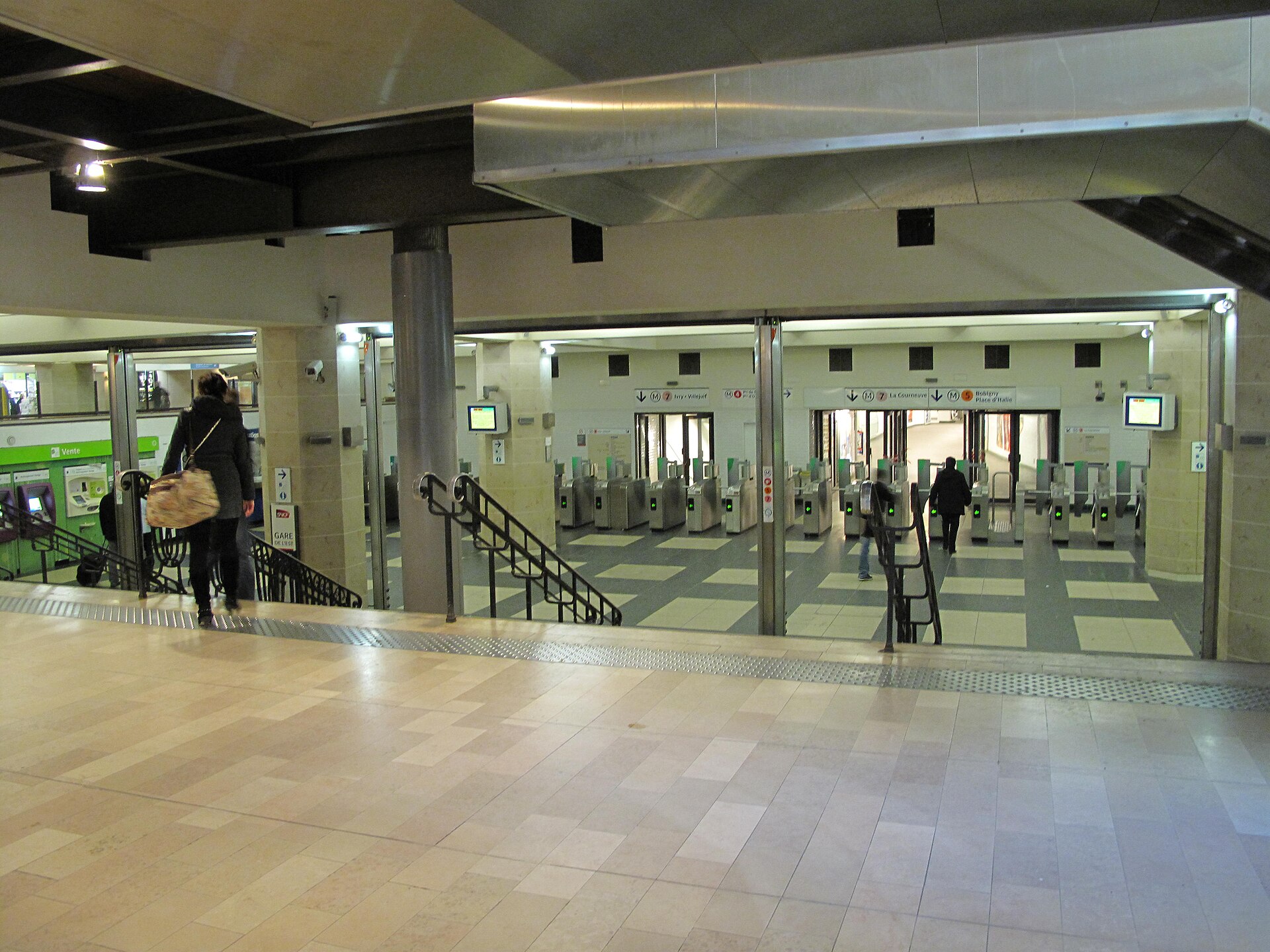 Imagem de referência de Gare de l'Est, descrito nos dados abertos como estação do Metropolitano de Paris