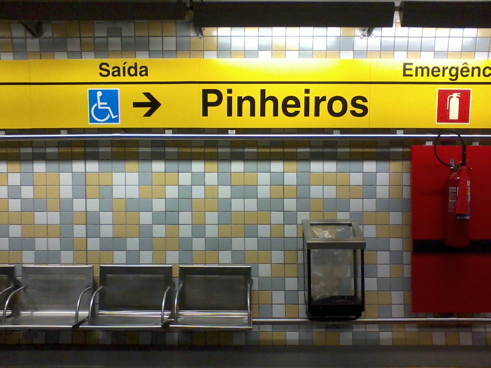 Imagem de referência de Terminal Intermodal Pinheiros, descrito nos dados abertos como equipamento intermodal de transporte público em São Paulo compreendendo uma estação de trem, uma estação de metrô e um terminal de ônibus