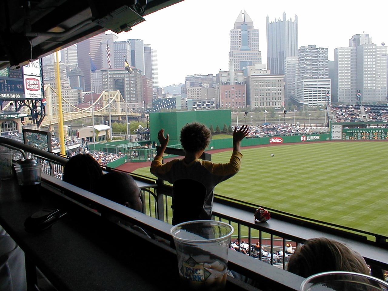 Imagem de referência de PNC Park, descrito nos dados abertos como estádio em Pittsburgh, Estados Unidos