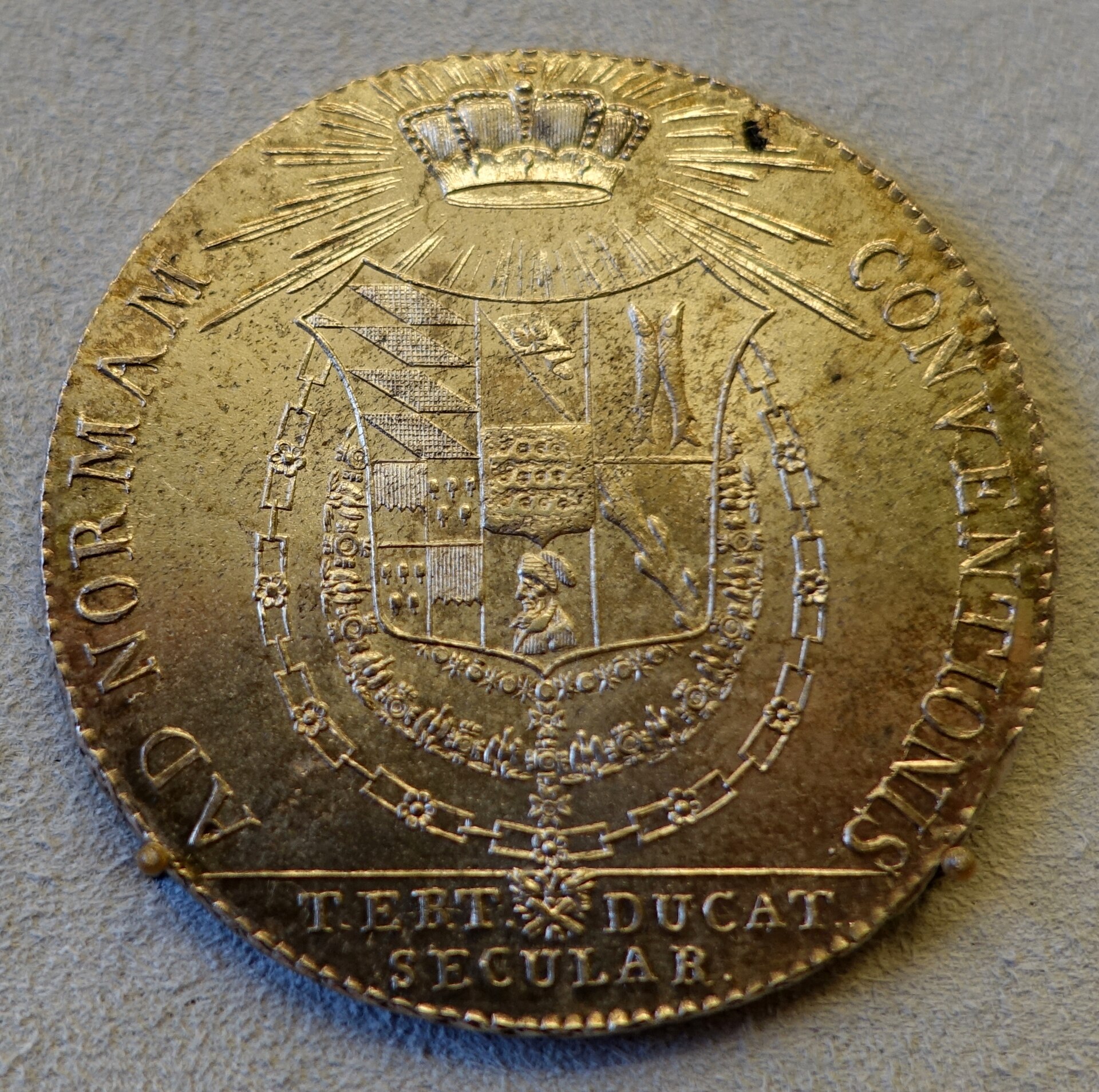 Imagem de referência de Konventionstaler, descrito nos dados abertos como moeda de prata padrão no Império Austríaco e nos estados do sul da Alemanha, pertencentes ao Sacro Império Romano-Germânico, de meados do século XVIII ao início do século XIX