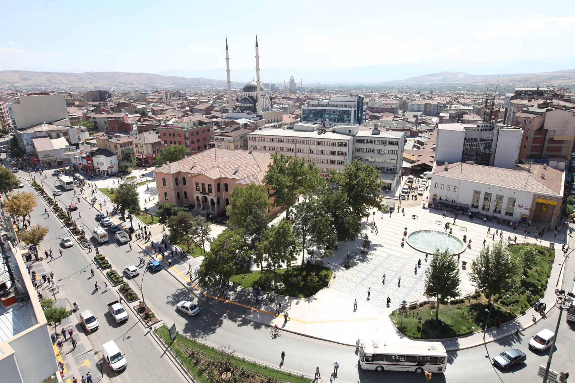 Imagem de referência relacionada a Elaze, item descrito como distrito e cidade capital da província de Elaze, Turquia