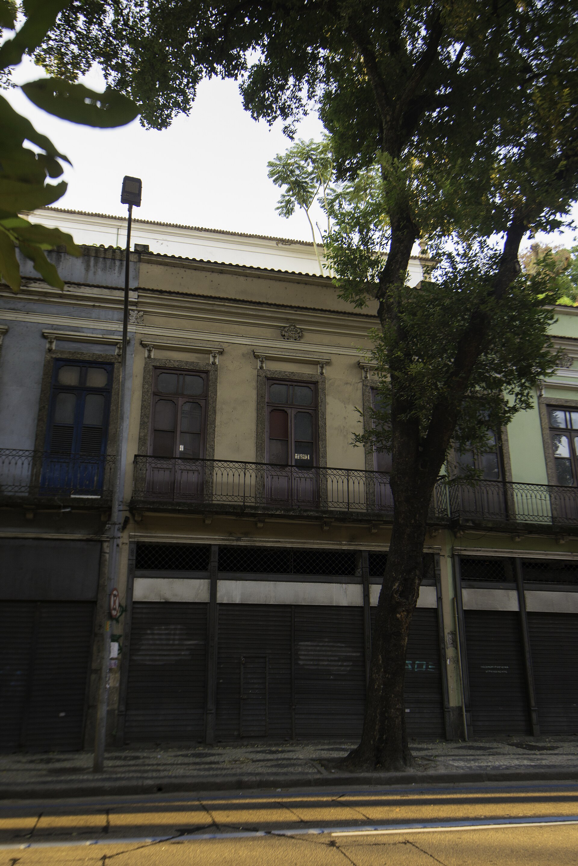 Imagem de referência de Edifício à Rua da Carioca, 15, descrito nos dados abertos como bem tombado pelo Instituto Estadual do Patrimônio Cultural do Rio de Janeiro na cidade do Rio de Janeiro
