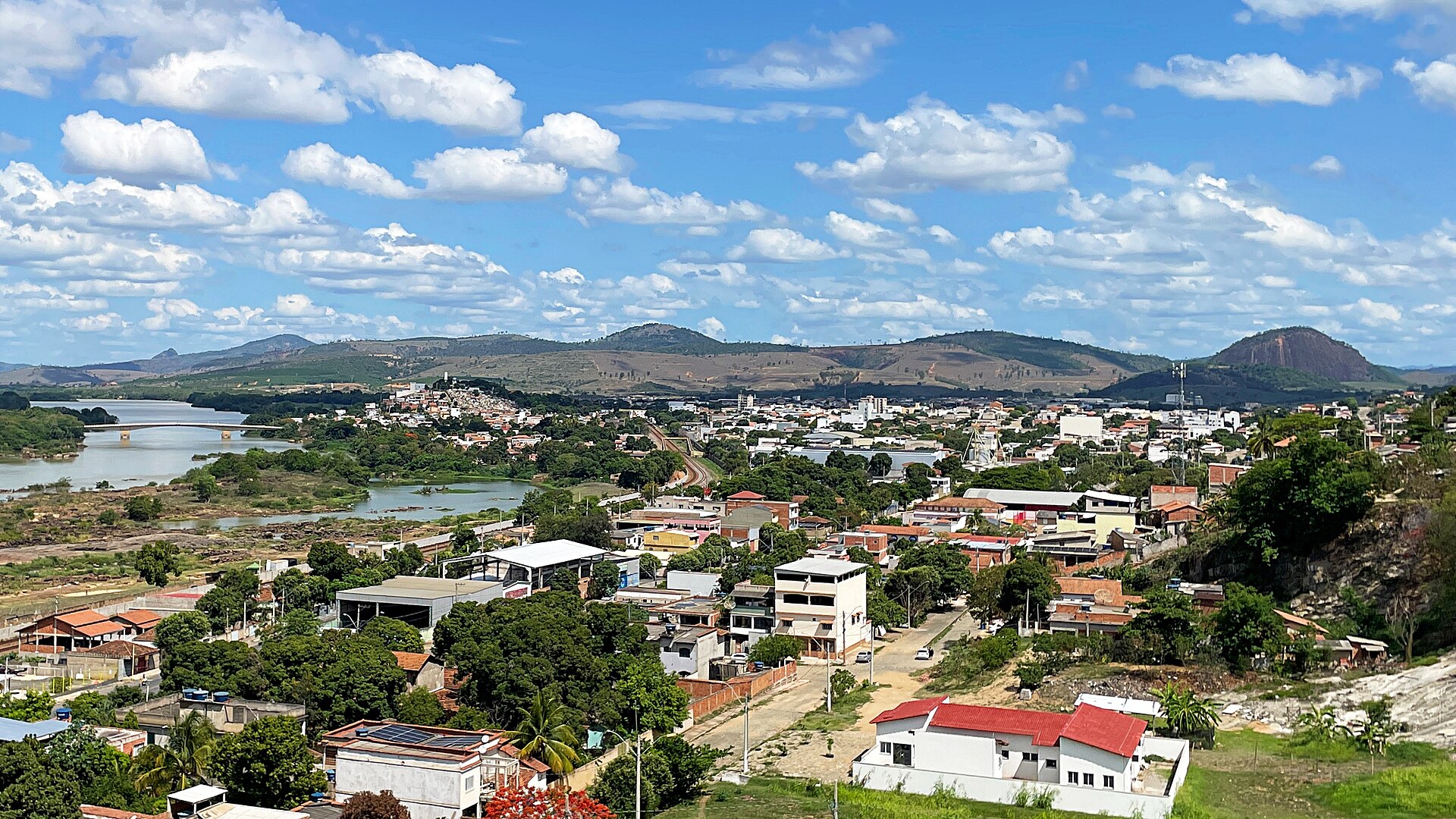 Imagem de referência de Baixo Guandu, descrito nos dados abertos como município brasileiro no estado do Espírito Santo