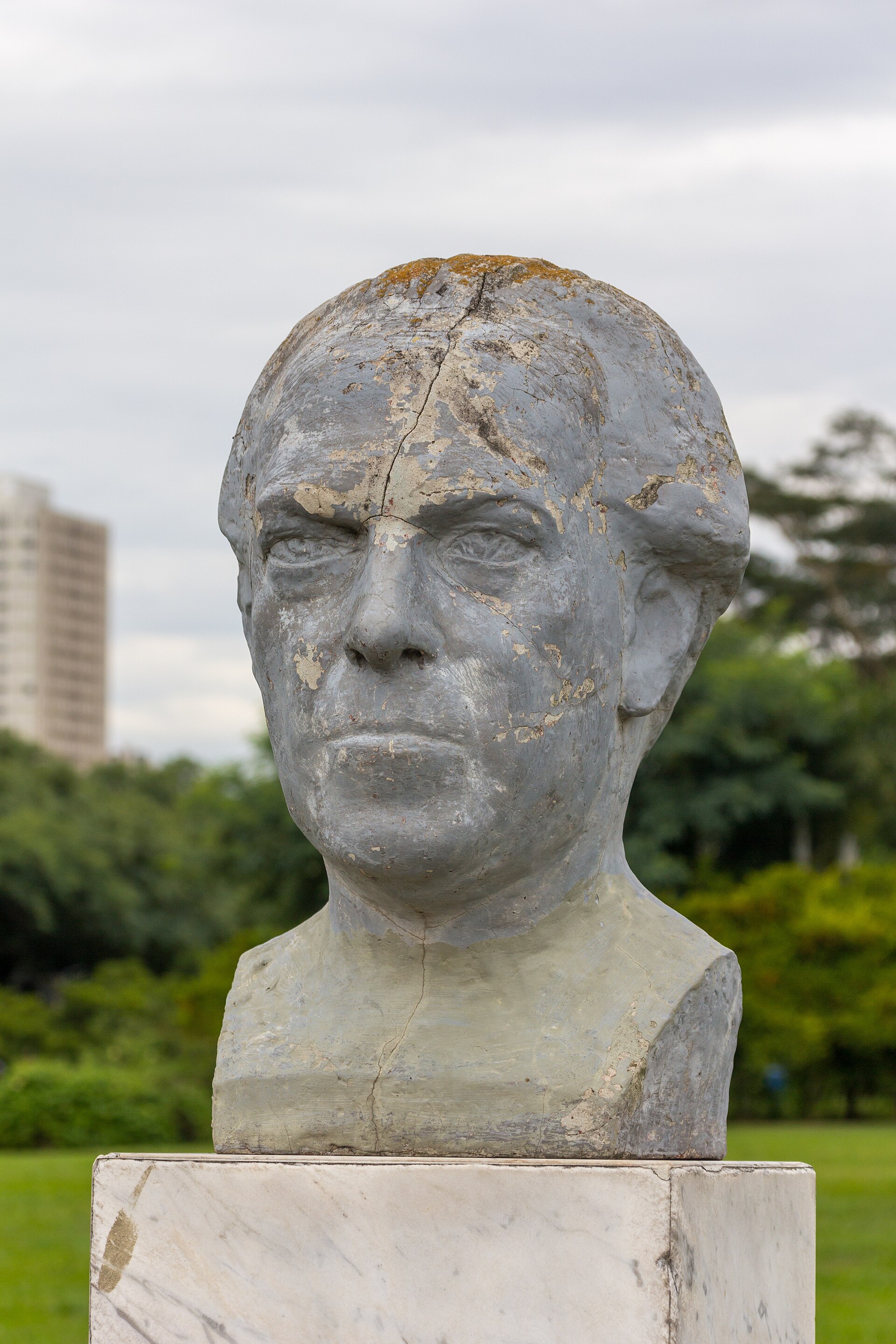 Imagem de referência de Busto do Maestro Heitor Villa-Lobos, descrito nos dados abertos como escultura em espaço público em São Paulo, SP, Brasil