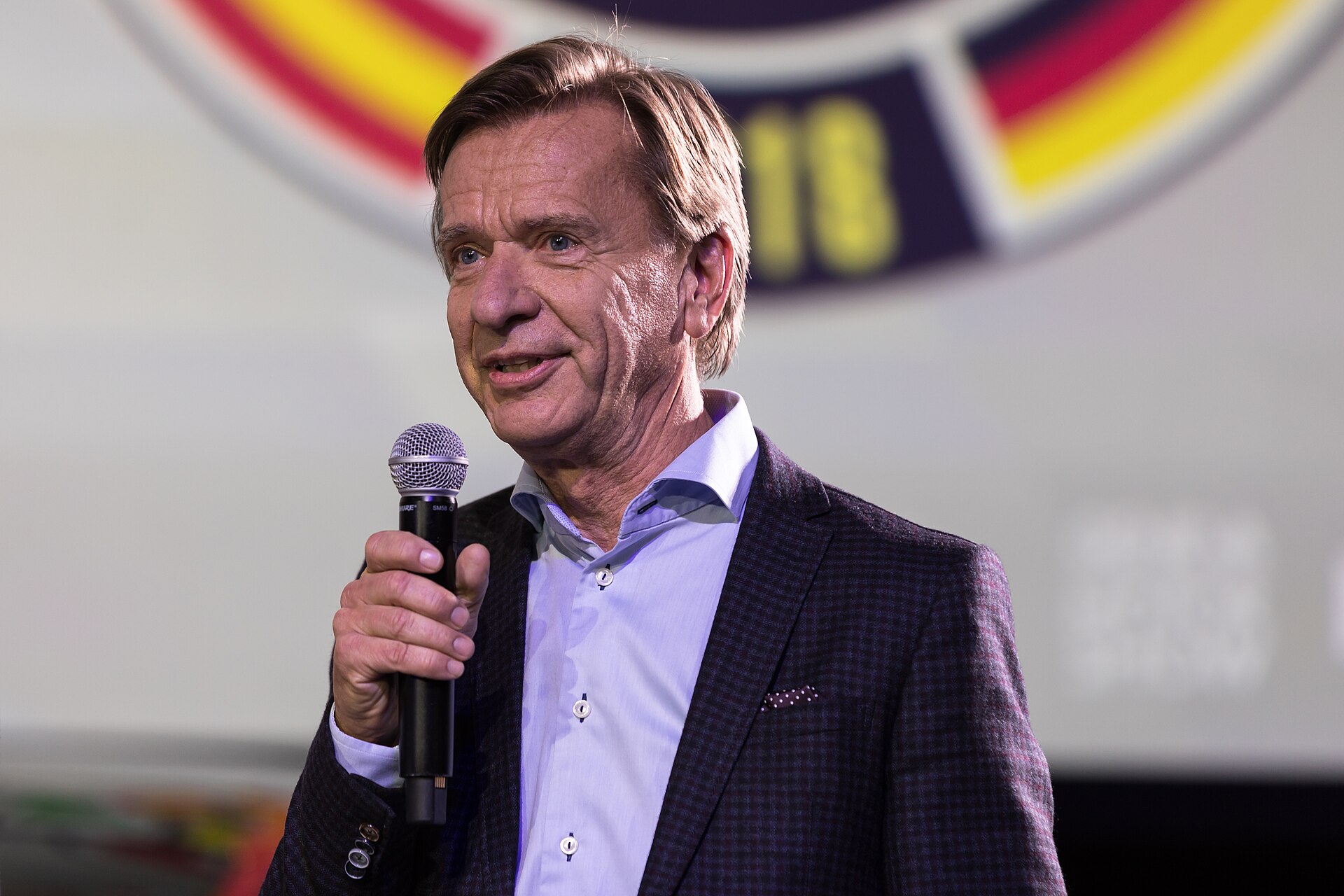 Imagem de referência relacionada a Håkan Samuelsson, item descrito como empresário sueco