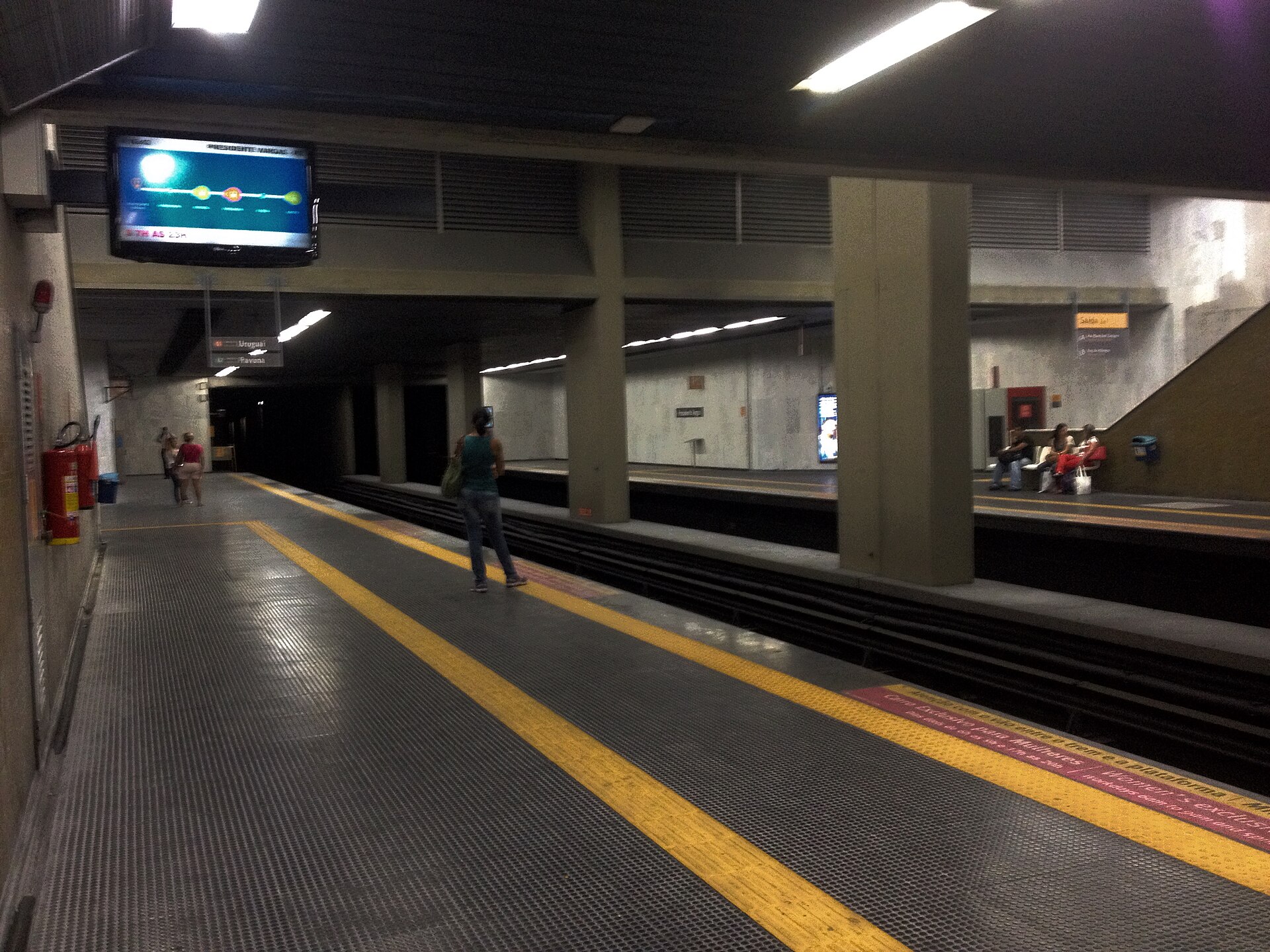 Imagem de referência de Estação Saara / Presidente Vargas, descrito nos dados abertos como estação das Linhas 1 e 2 do Metrô do Rio de Janeiro