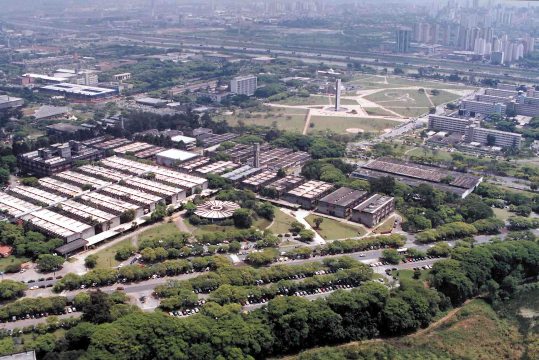 Imagem de referência de Universidade de São Paulo, descrito nos dados abertos como universidade pública estadual em São Paulo, SP, Brasil
