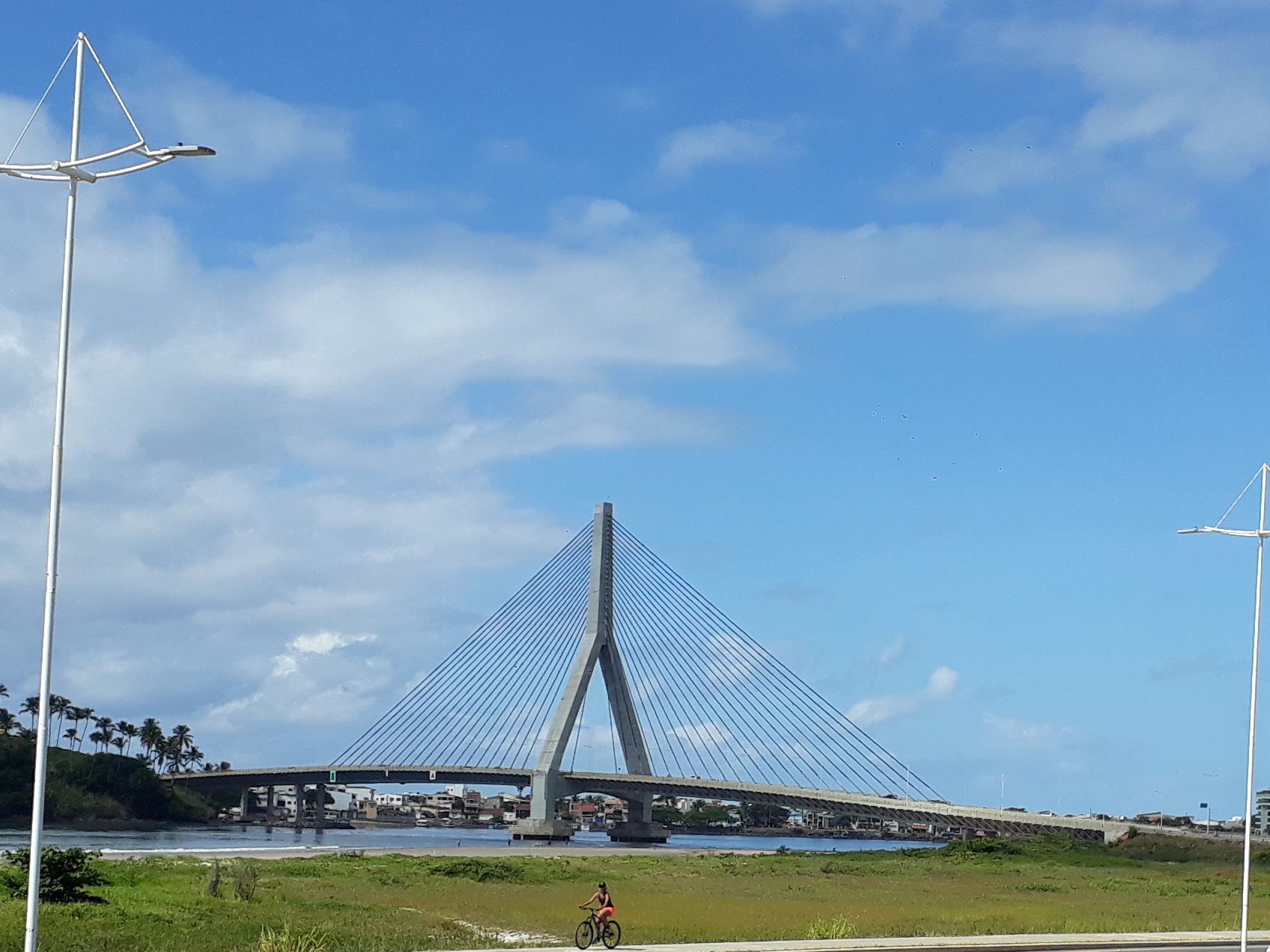 Imagem de referência de Ponte Jorge Amado, descrito nos dados abertos como ponte estaiada localizada no município de Ilhéus, no estado brasileiro da Bahia