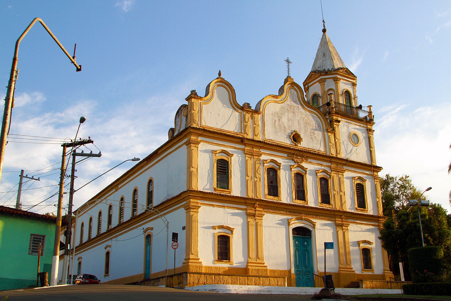Imagem de referência de Igreja Matriz (Santana de Parnaíba), descrito nos dados abertos como imóvel localizado na cidade brasileira de Santana de Parnaíba, tombado pelo Conselho de Defesa do Patrimônio Histórico, Arqueológico, Artístico e Turístico do Estado - CONDEPHAAT