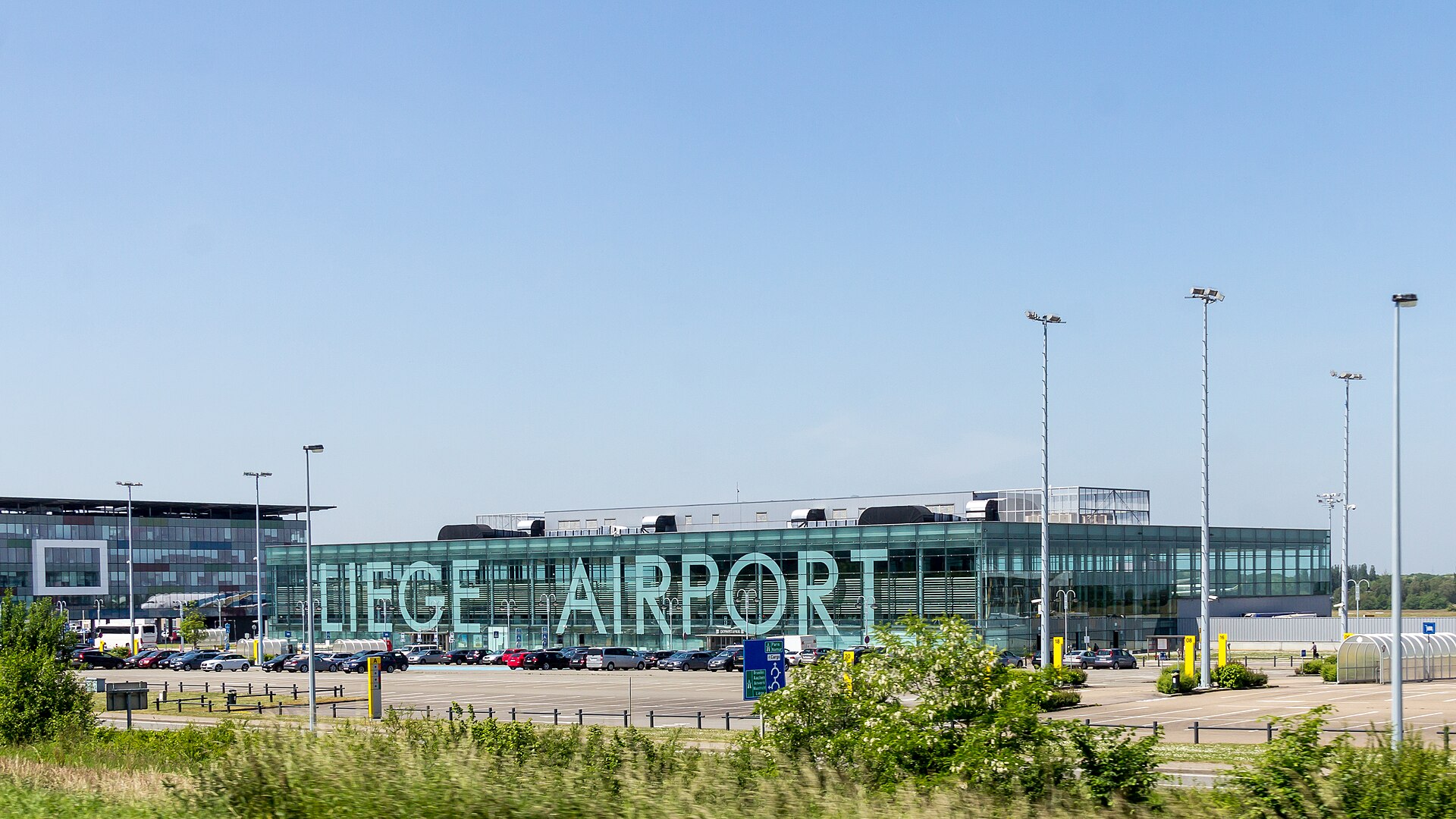 Imagem de referência de Aeroporto de Liège, descrito nos dados abertos como aeroporto Internacional
