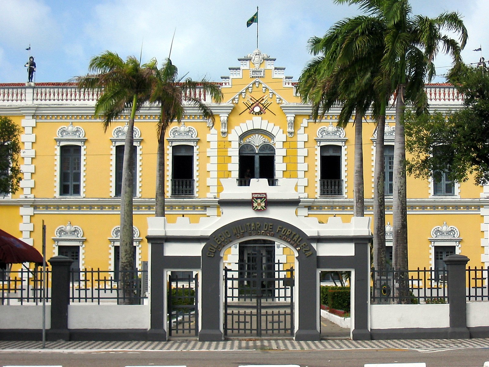 Imagem de referência de Colégio Militar de Fortaleza, descrito nos dados abertos como instituição militar de ensino localizada em Fortaleza