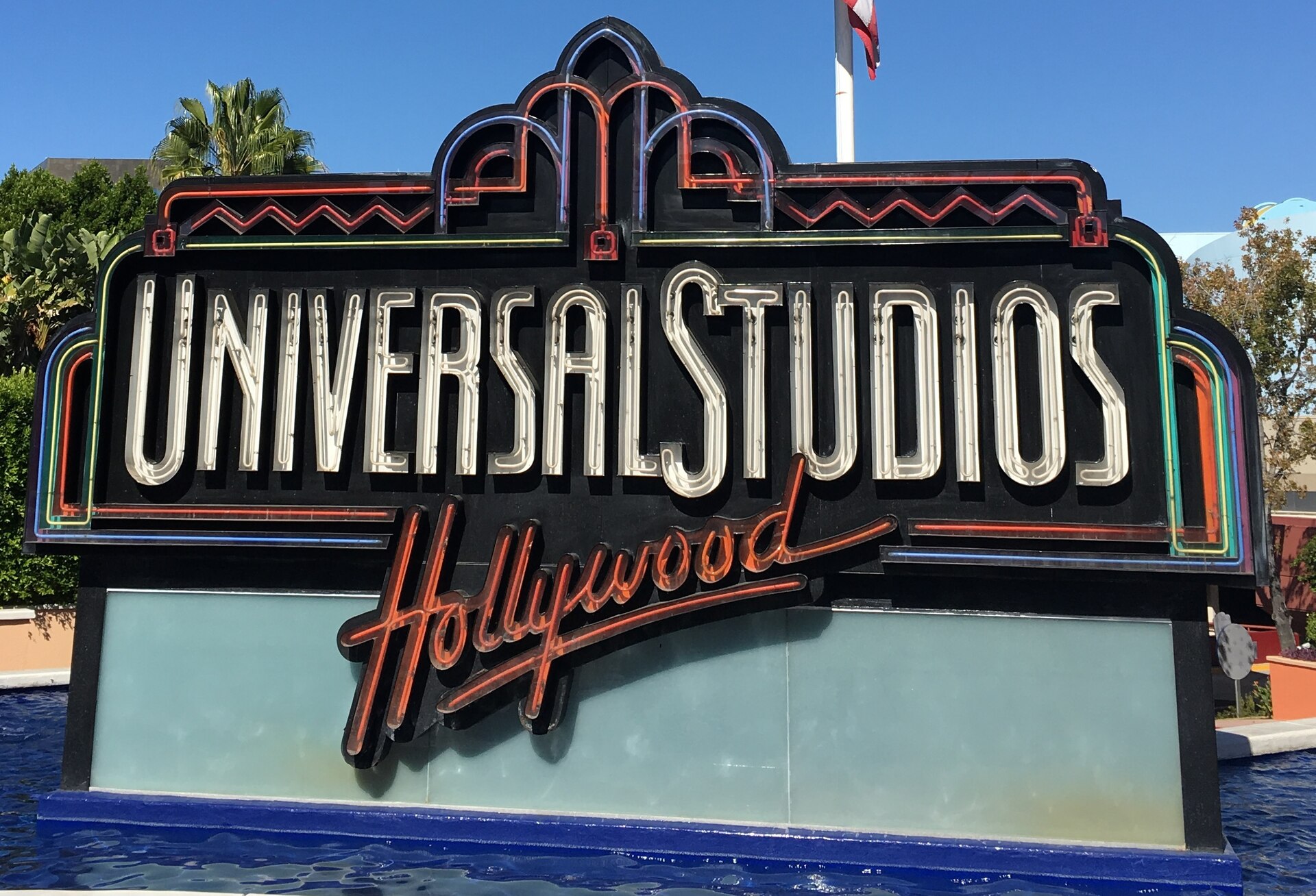Imagem de referência de Universal Studios Hollywood, descrito nos dados abertos como parque temático em Universal City, Califórnia, Estados Unidos
