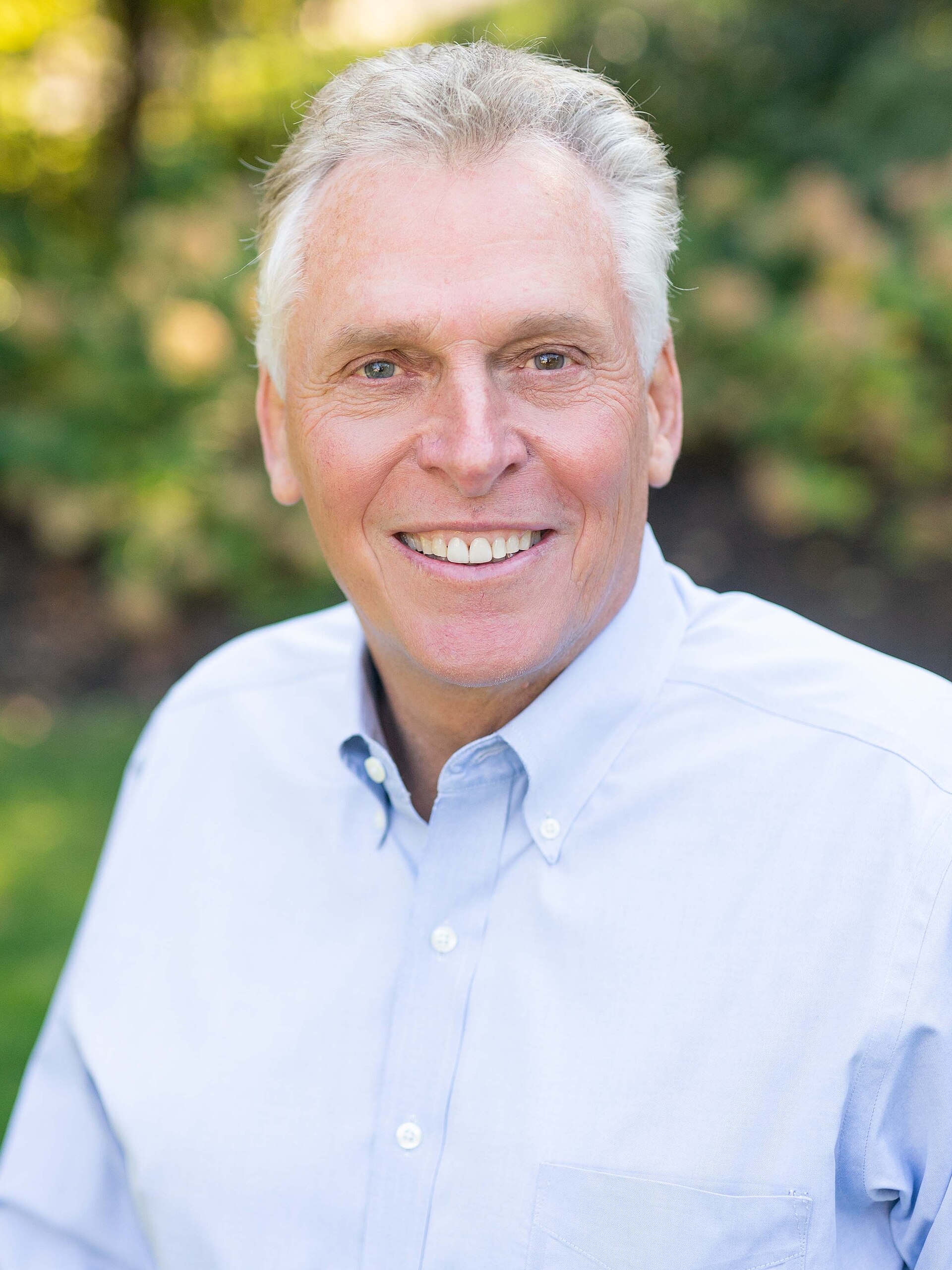 Imagem de referência relacionada a Terry McAuliffe, item descrito como empresário e político americano
