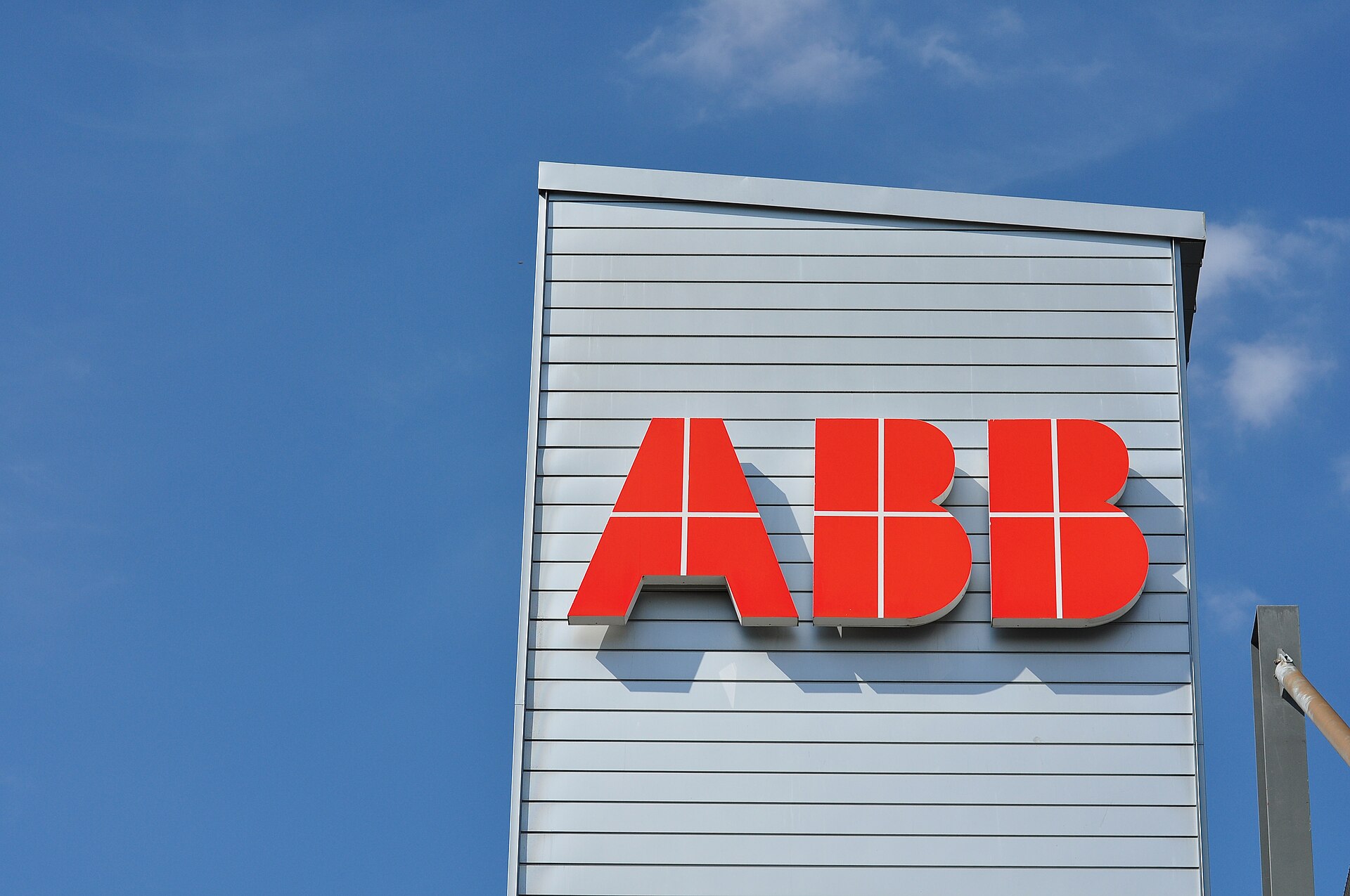 Imagem de referência relacionada a ABB, item descrito como empresa multinacional suíça de robótica e equipamentos elétricos