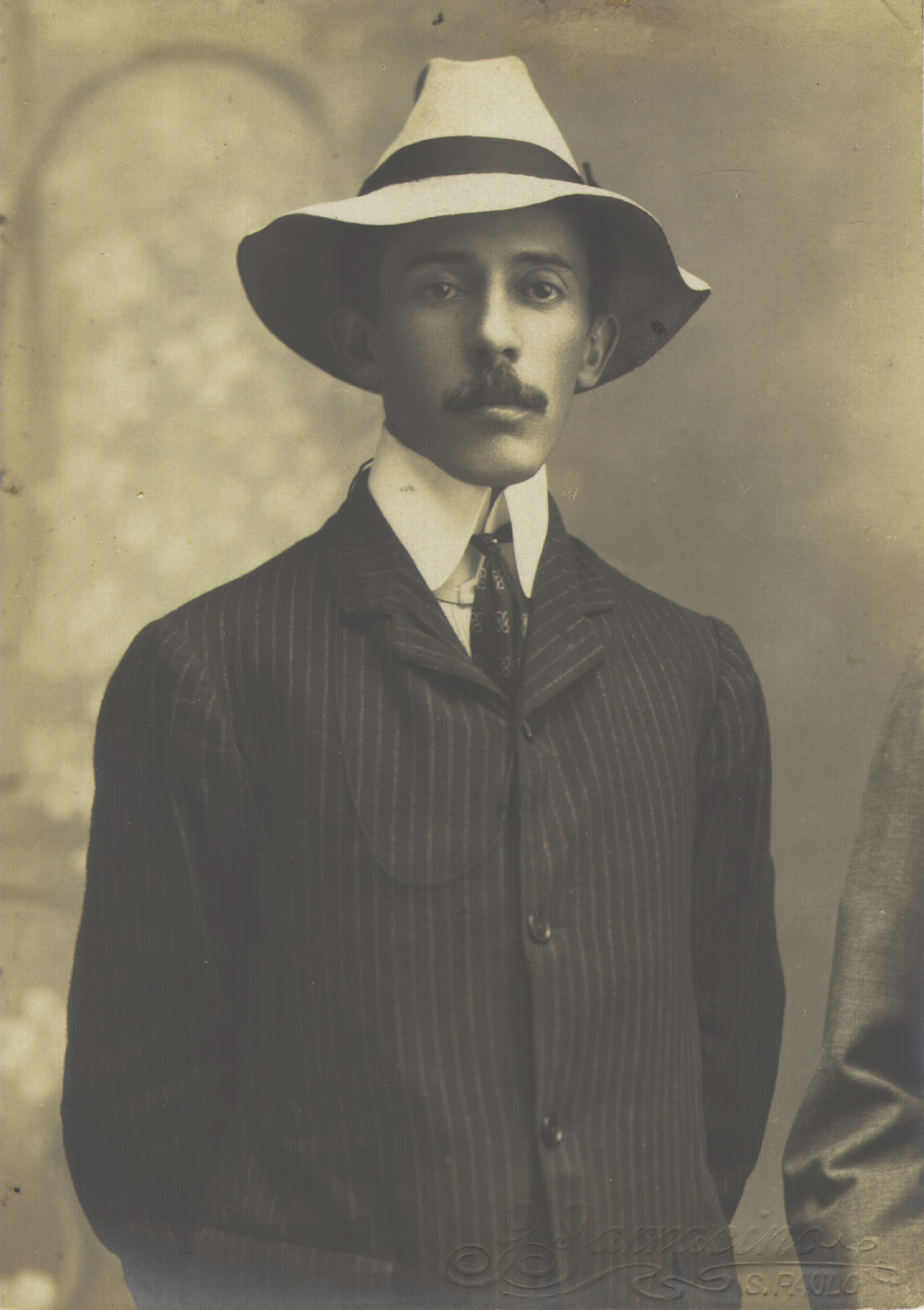 Imagem de referência de Alberto Santos Dumont, descrito nos dados abertos como aeronauta e inventor brasileiro (1873–1932)