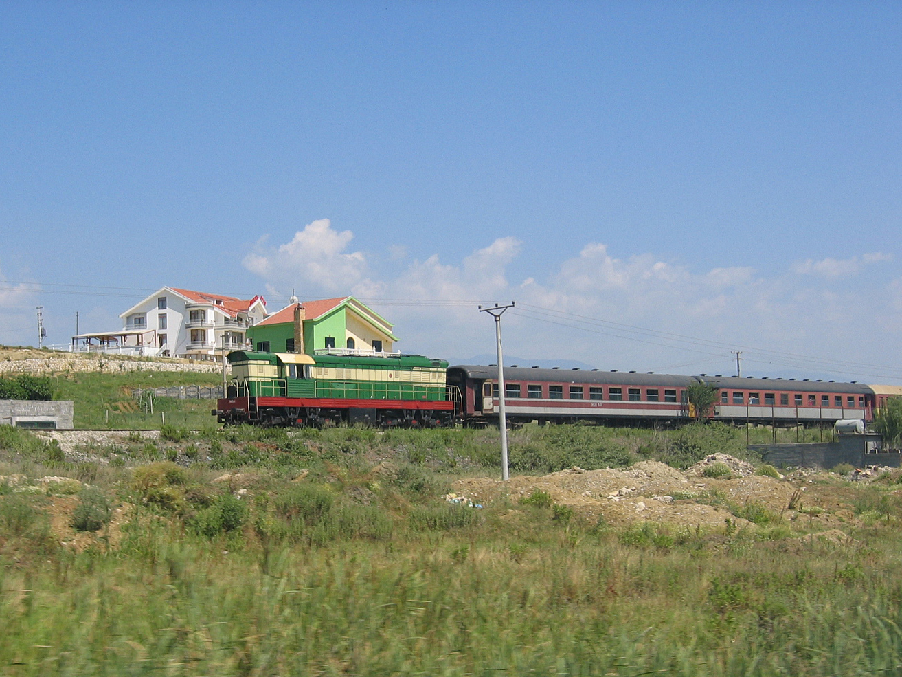 Imagem de referência de Hekurudha Shqiptare, descrito nos dados abertos como operadora estatal das ferrovias albanesas
