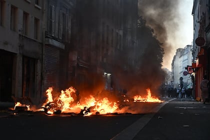 O telefone do reitor sérvio foi infectado com spyware durante protestos estudantis, diz grupo