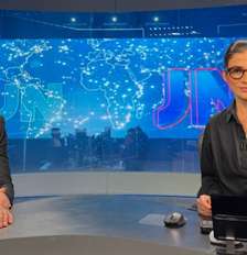 Os âncoras do 'Jornal Nacional', César Tralli e Renata Vasconcellos Foto: Reprodução