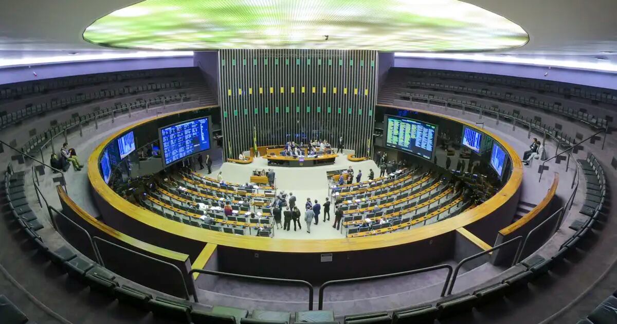 4 em cada 10 parlamentares que disputaram governos e Senado venceram no 1º turno