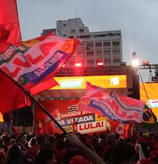 Evento em apoio a Lula (PT) no Largo da Batata, em São Paulo Foto: ANGÉLICA ALVES/FOTOARENA/ESTADÃO CONTEÚDO / Estadão