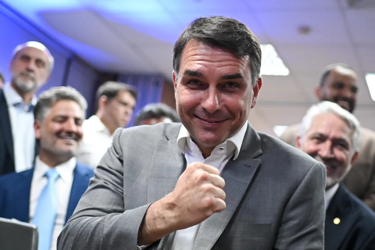 Senador e candidato a Presidencia da Republica, Flavio Bolsonaro, chega sede nacional do Republicanos em Brasilia metropoles