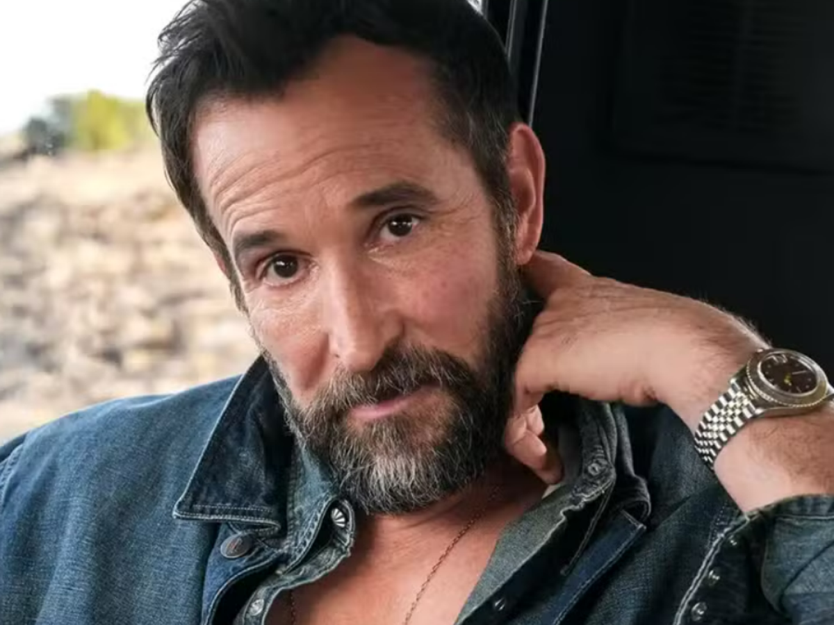 Noah Wyle, de 'The Pitt', é eleito o homem mais sexy do mundo em 2026: 'Achei que fosse pegadinha'