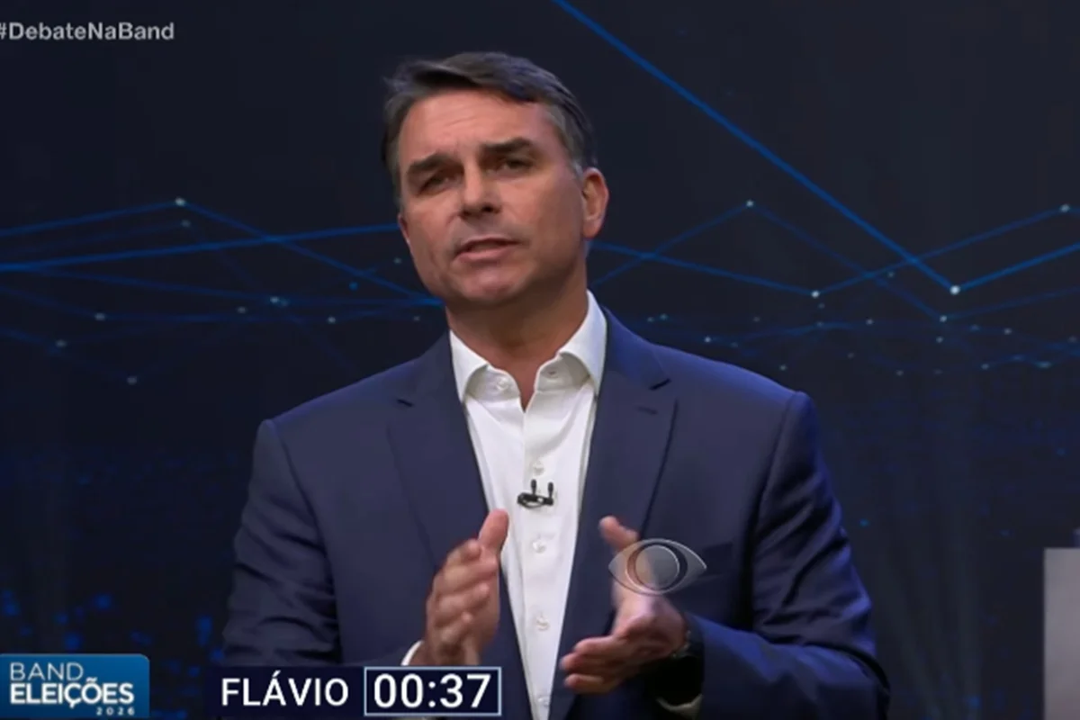 Imagem da matéria: Flávio diz que Brasil está subordinado a "organizações terroristas"