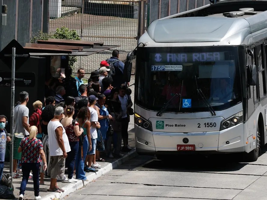 PT alega frota de ônibus reduzida em São Paulo e pede prisão de secretário de Transporte