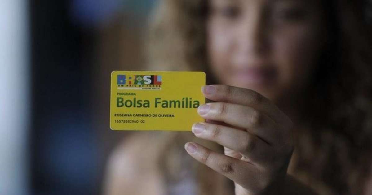 O que Flávio Bolsonaro e Lula propõem sobre o Bolsa Família