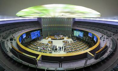 4 em cada 10 parlamentares que disputaram governos e Senado venceram no 1º turno
