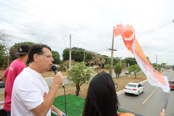 Kiko Caputo percorre quatro regiões no DF no último dia de campanha