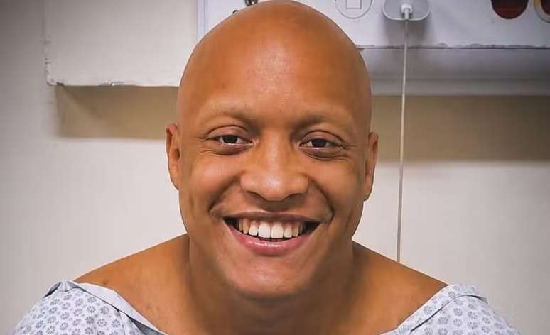 Cantor gospel enfrenta complicações no tratamento do câncer, sofre convulsão e passará por nova cirurgia cerebral
