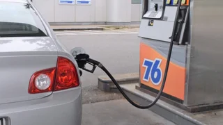 Carros a combustão perdem "reinado" e vendem abaixo de 50% pela 1ª vez