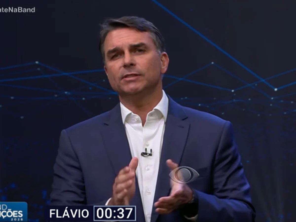 Flávio diz que Brasil está subordinado a "organizações terroristas"