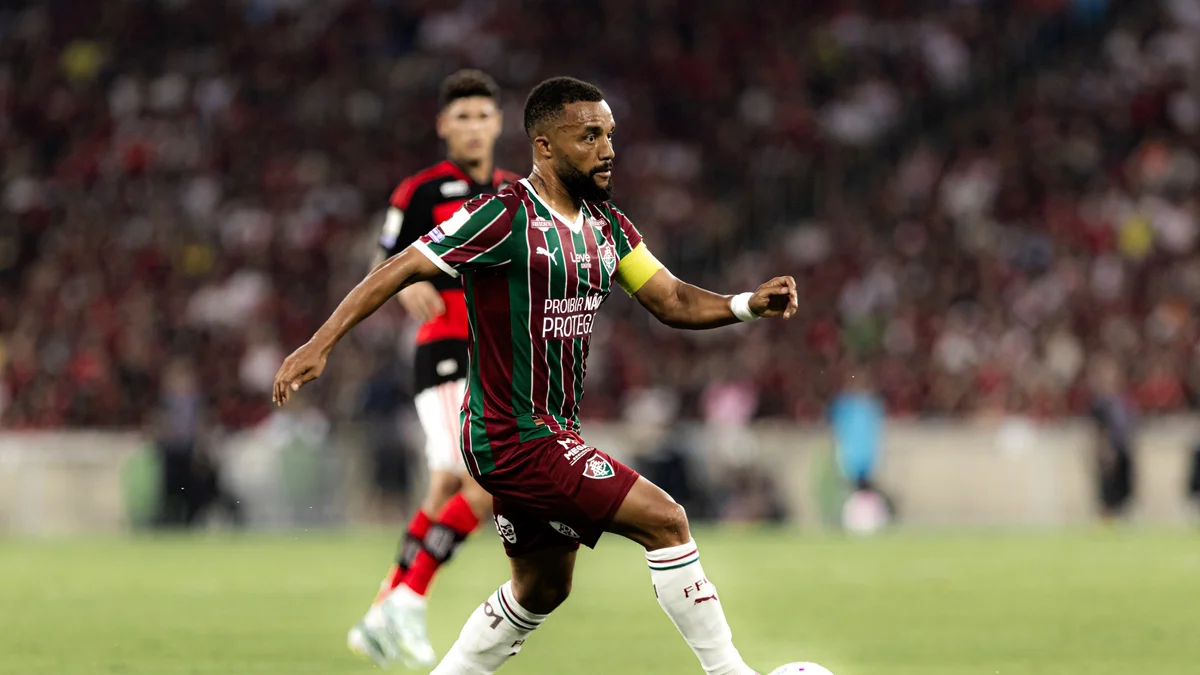 Samuel Xavier critica não expulsão de Pulgar em Flamengo x Fluminense