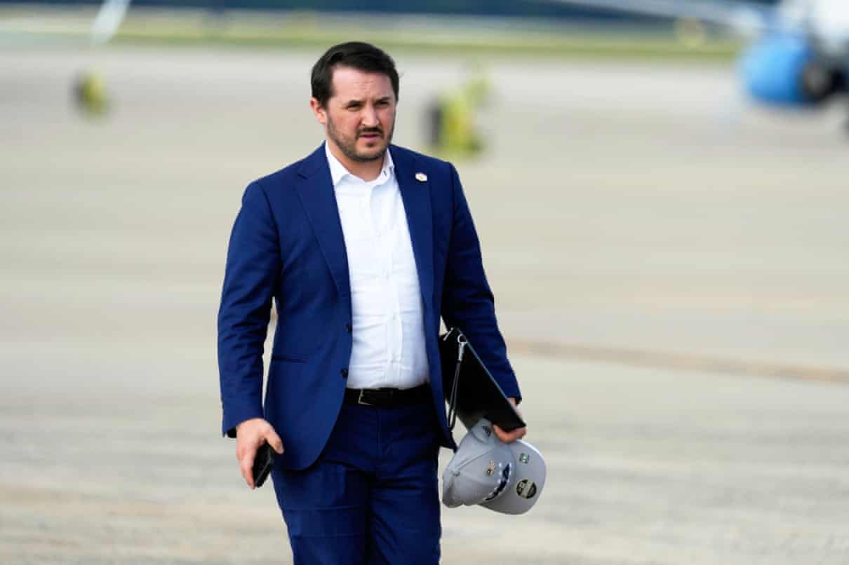 Quem poderia substituir Katie Zacharia como secretária de imprensa da Casa Branca?