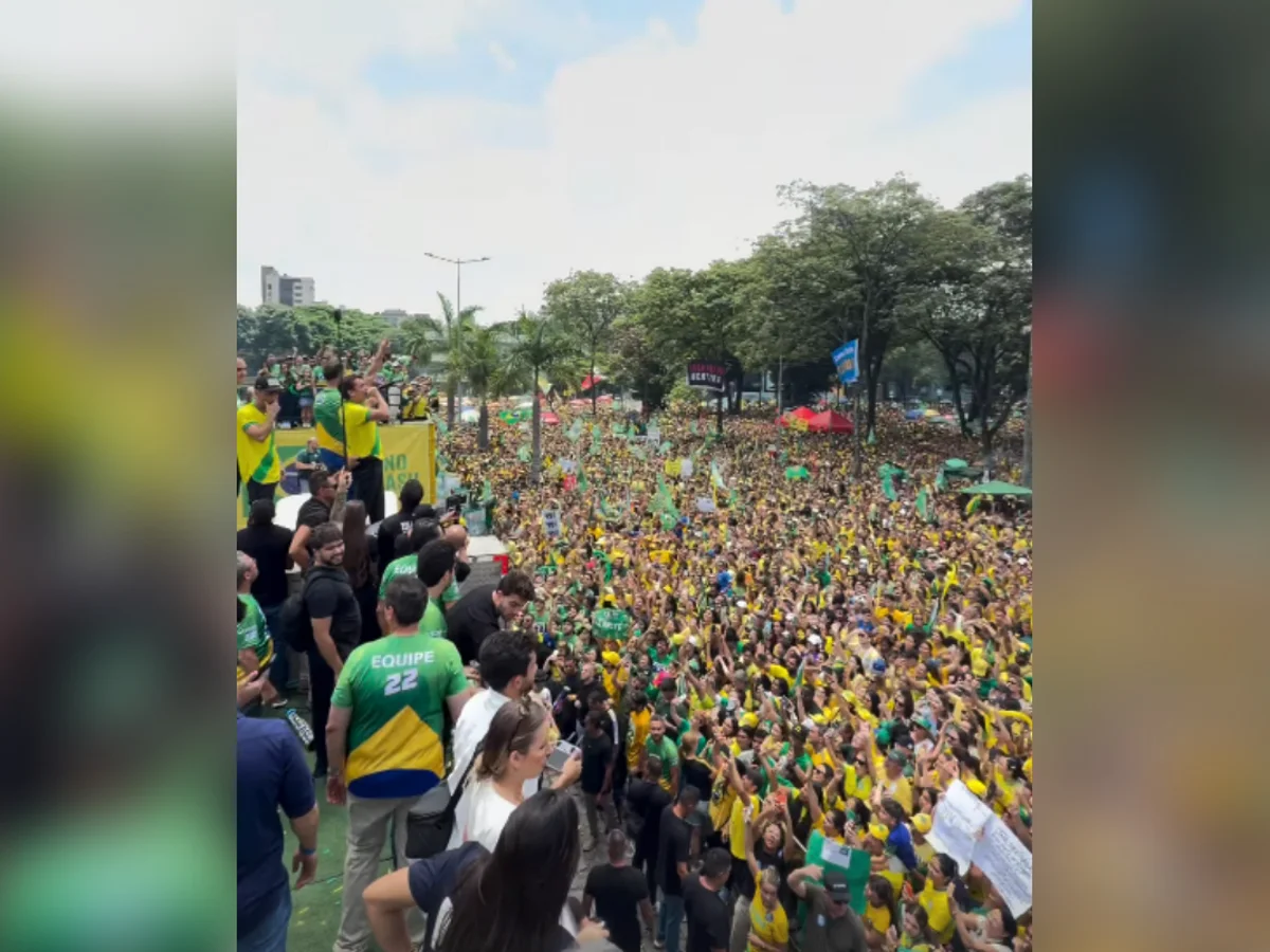 Flávio lota Praça da Liberdade com Nikolas, Cleitinho, Tarcísio e Zema