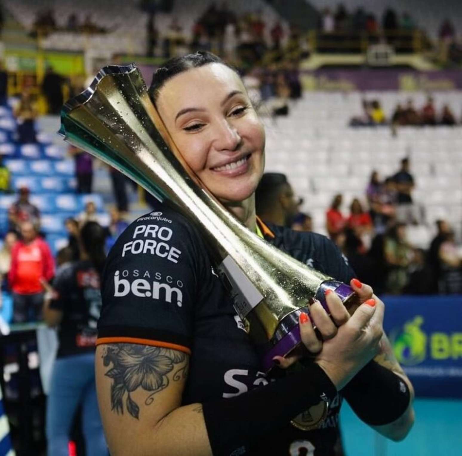 Tifanny Abreu foi liberada para jogar em competi&ccedil;&otilde;es da CBV por decis&atilde;o liminar.