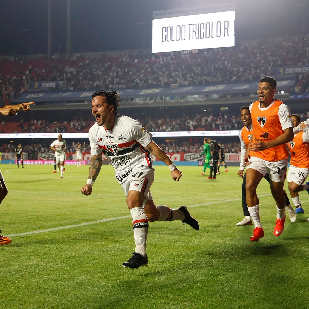 São Paulo vence Vasco e se firma na briga por vaga na Libertadores 2027