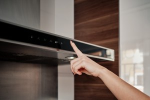 Fornos a gás criam risco de poluição do ar interno em cozinhas comerciais, diz estudo