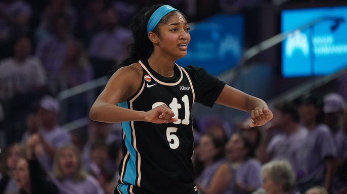 A camisa de Angel Reese com a frase 'Protect Black women' contribui para o estranhamento geral das Finais da WNBA