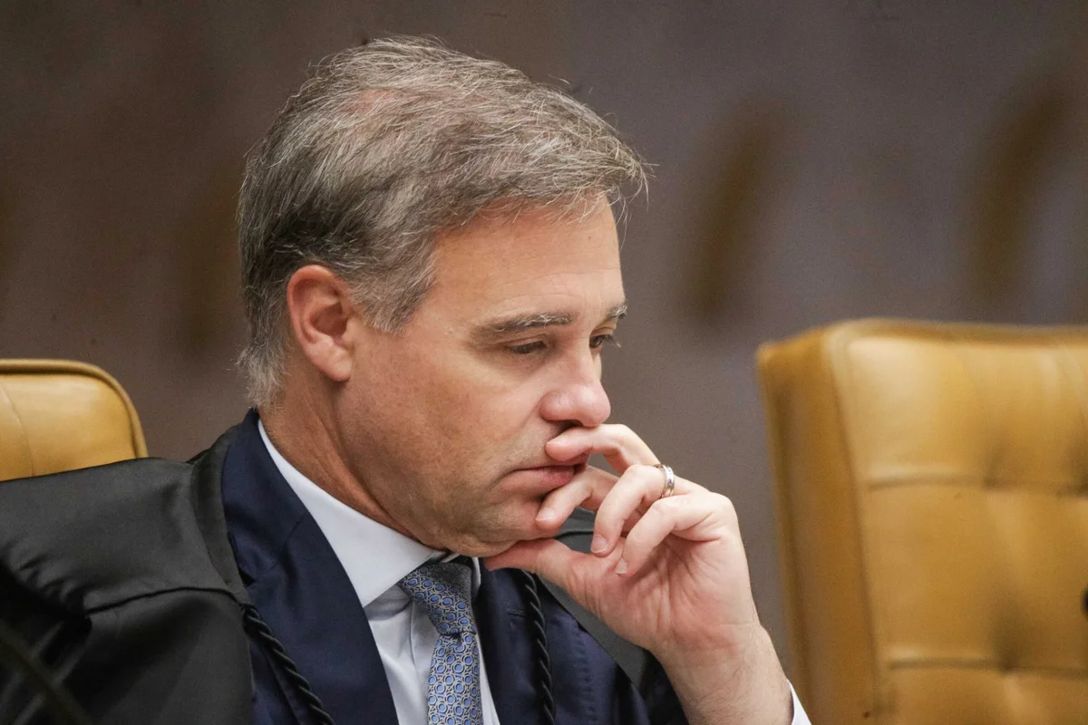 Mendonça manda CUT apagar postagens críticas a Flávio Bolsonaro