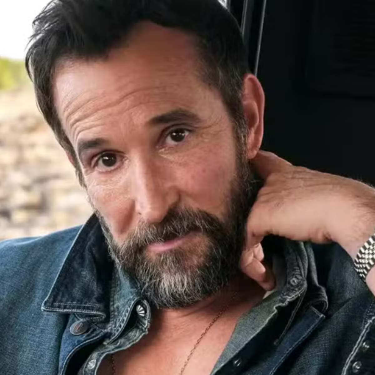 Noah Wyle, de 'The Pitt', é eleito o homem mais sexy do mundo em 2026: 'Achei que fosse pegadinha'