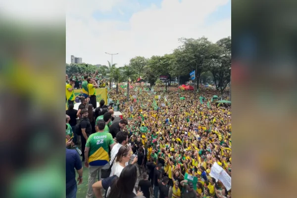 Flávio lota Praça da Liberdade com Nikolas, Cleitinho, Tarcísio e Zema