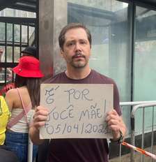 Flávio relembra que a própria mãe criticava a gestão de Jair da pandemia Foto: Maria Luiza Valeriano/Terra
