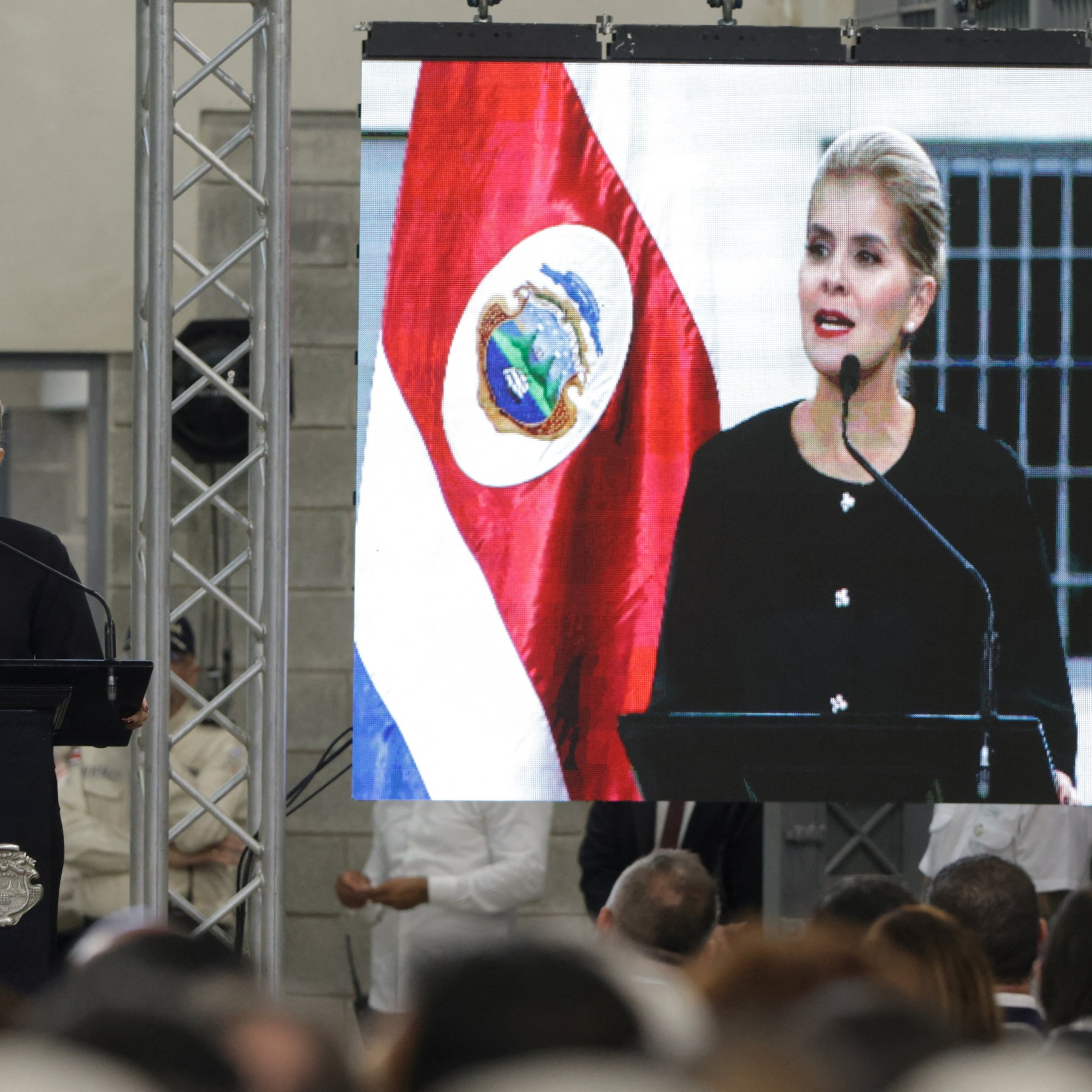 A Costa Rica inaugura mega-prisão enquanto o modelo de Bukele é adotado na América Latina