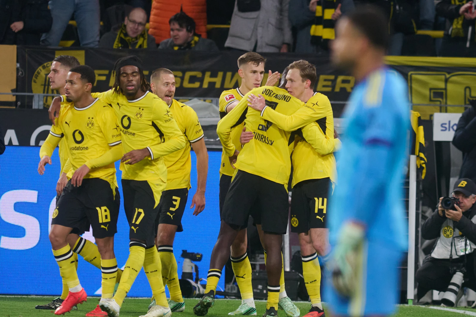 Spurs garantem vitória rara no Chelsea enquanto Palmer vê o vermelho