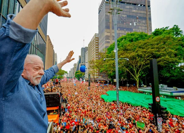 Campanha de Lula vai usar imagens de atos na Paulista na propaganda de 3ª - destaque galeria