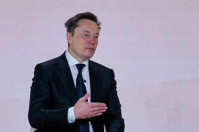 Musk culpa EUA por lentidão em satélites na Ucrânia e avisa: ‘É hora de Zelensky sair’