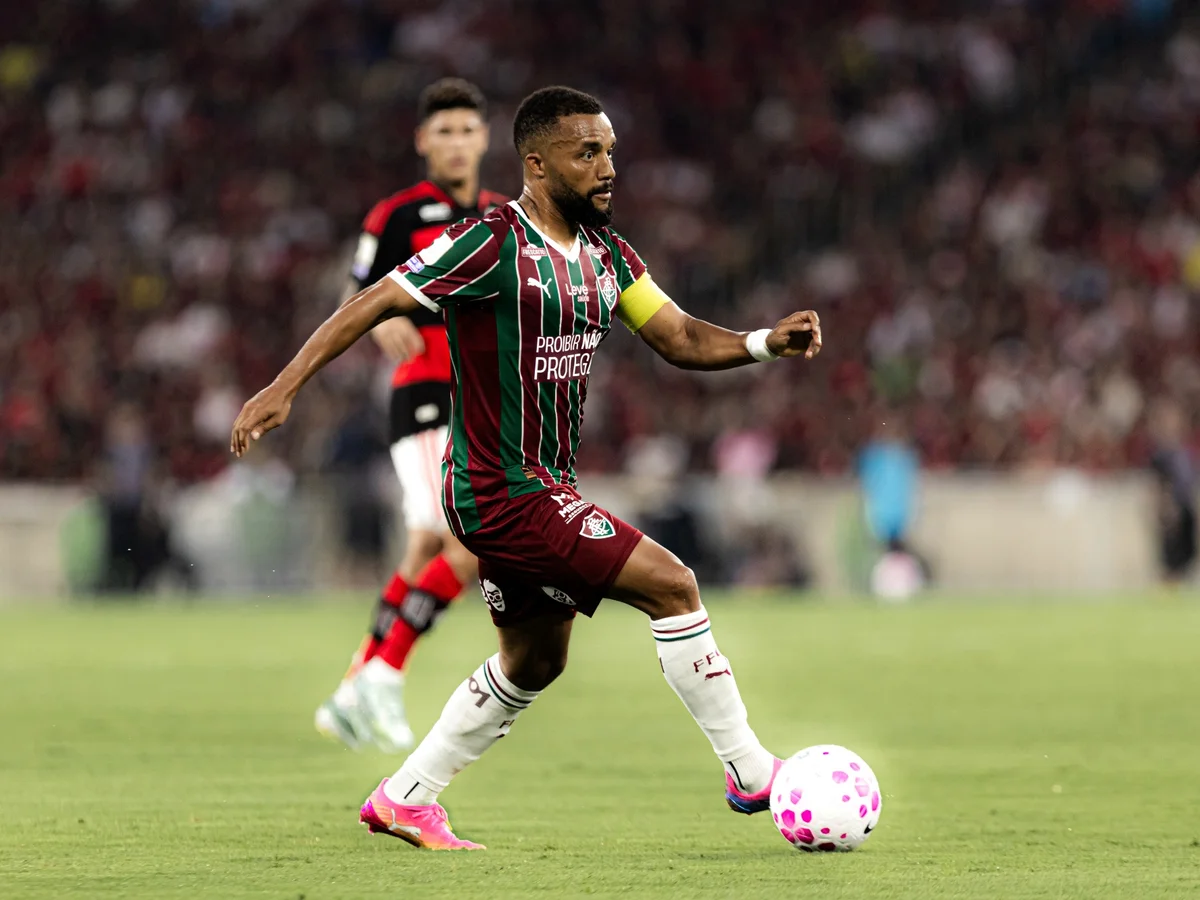 Samuel Xavier critica não expulsão de Pulgar em Flamengo x Fluminense